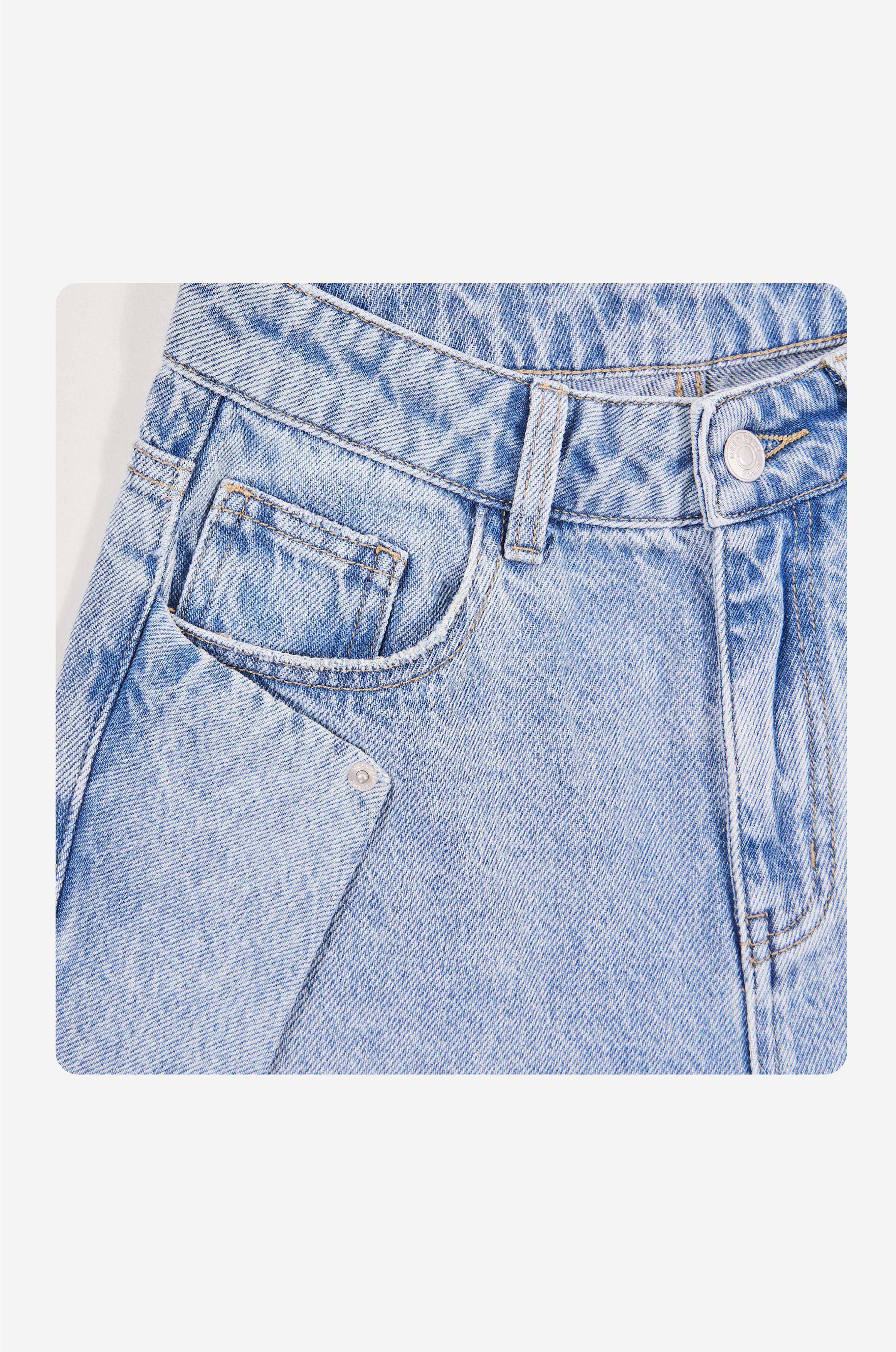 Straight Cut Jeans With Side Seam Design