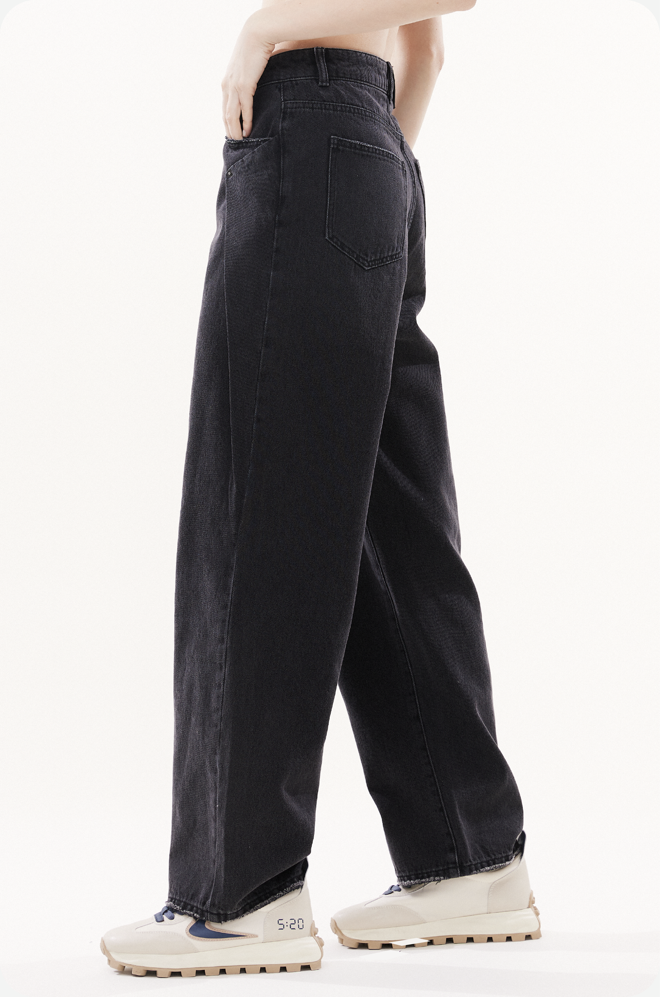 Side Seam Designed Straight Leg Jeans