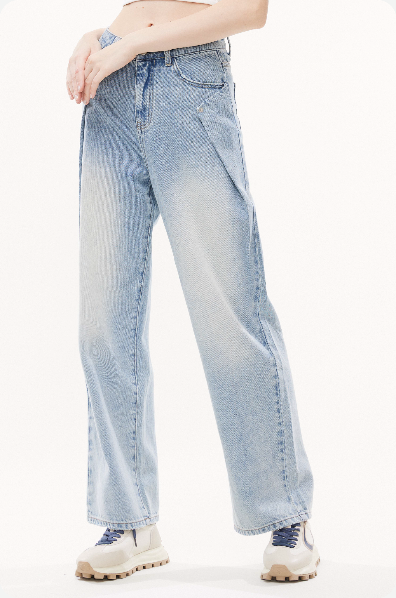 Straight Cut Jeans With Side Seam Design