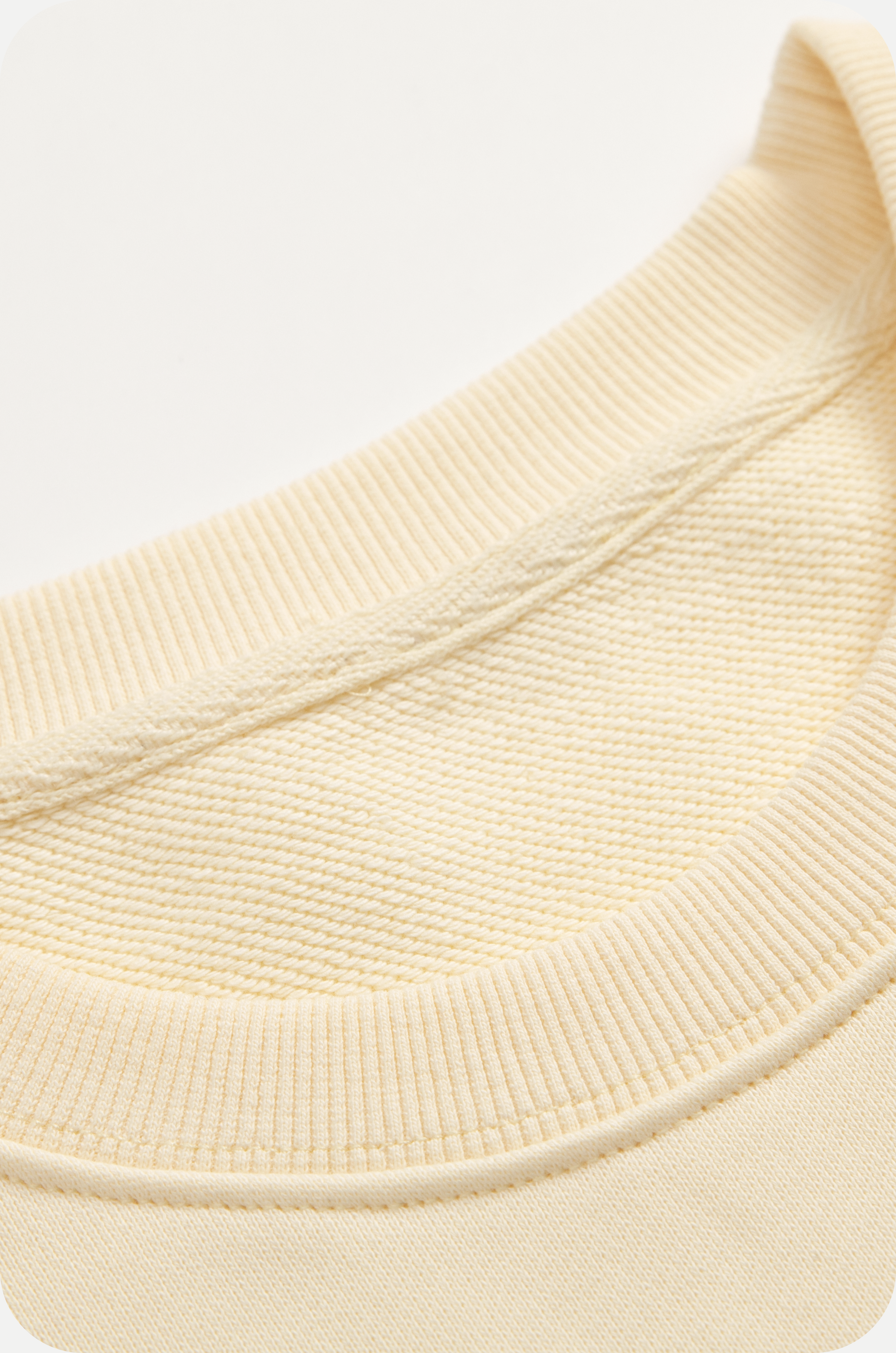 P L U M STORE Minimal Dot Sweater