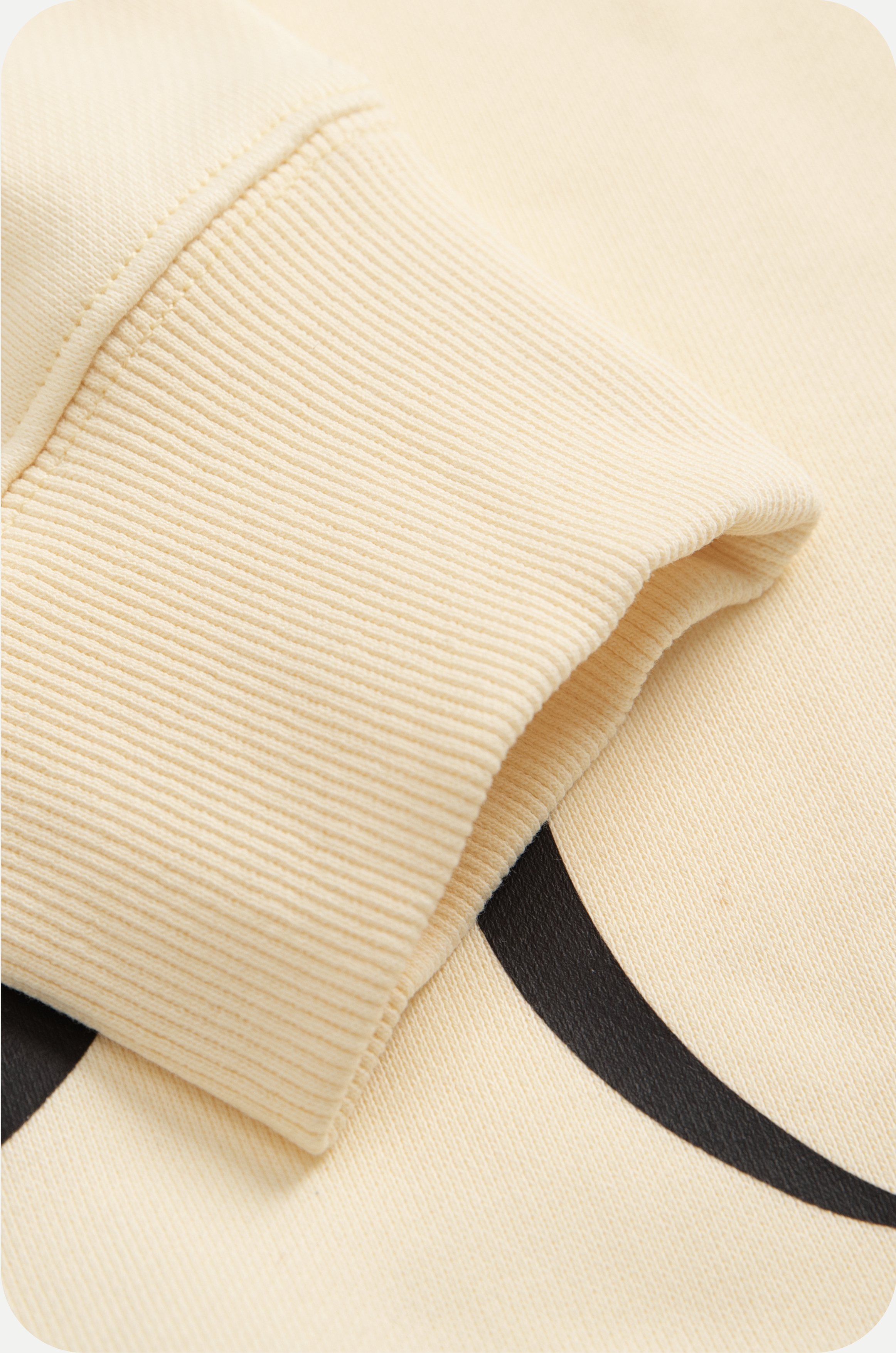 P L U M STORE Motif Sweater