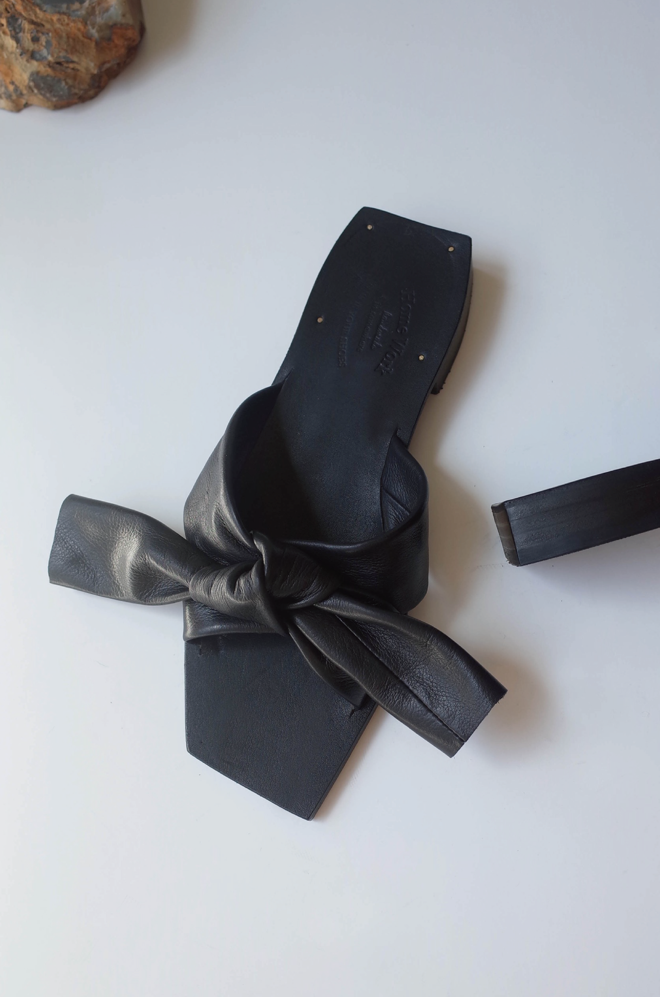【在庫ある限り：サイズ37残り1点,50%OFF】Craftsman Made Leather100% 2-way Flats (Black)