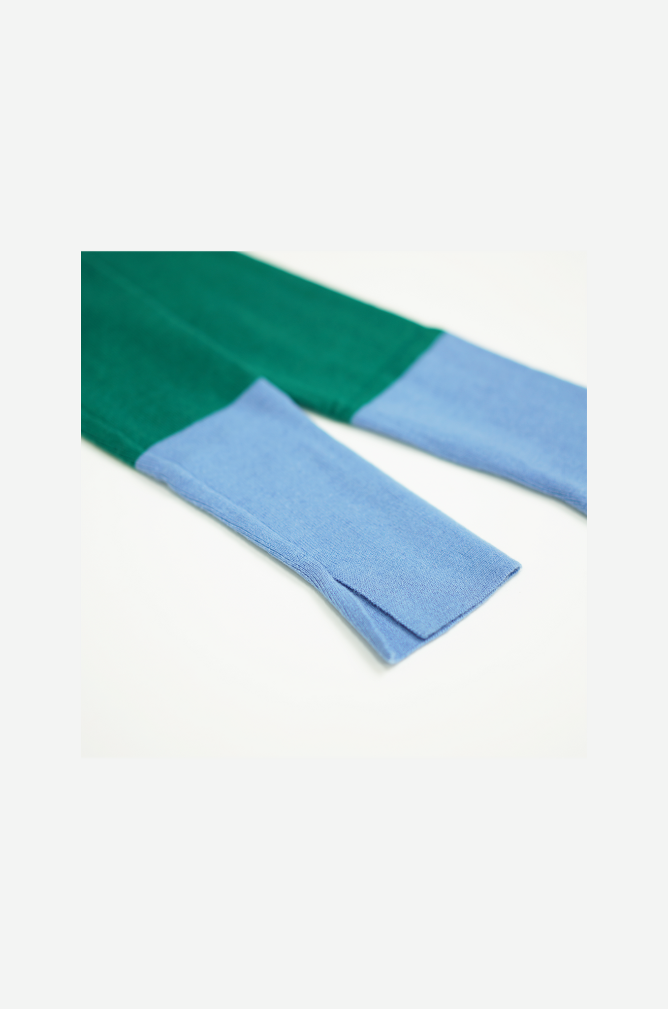 Bi Color Sleeve Knit