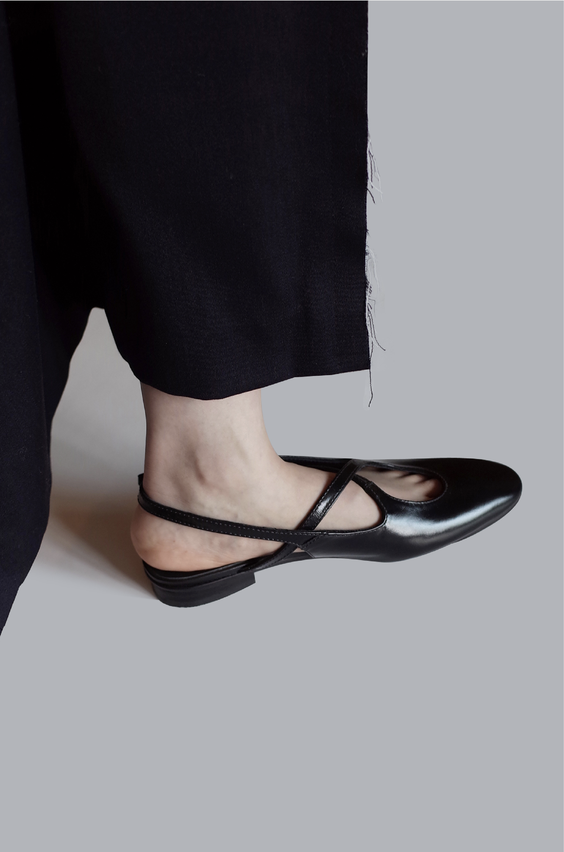 ・ Reserved items ・ Craftsman Made Leather 100% Ribbon Flats (Black)