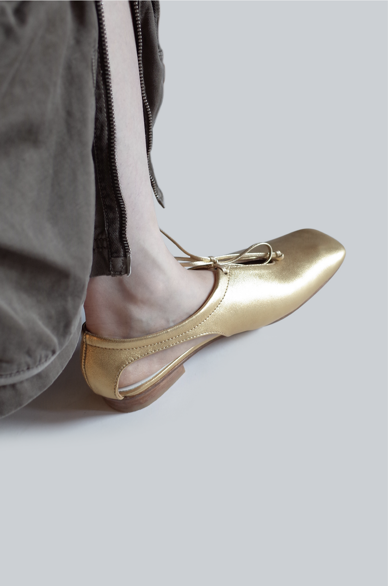 【在庫ある限り：Silverサイズ36,37残り1点,50%OFF】Craftsman Made Leather100% Flat Shoes (Silver&Gold)