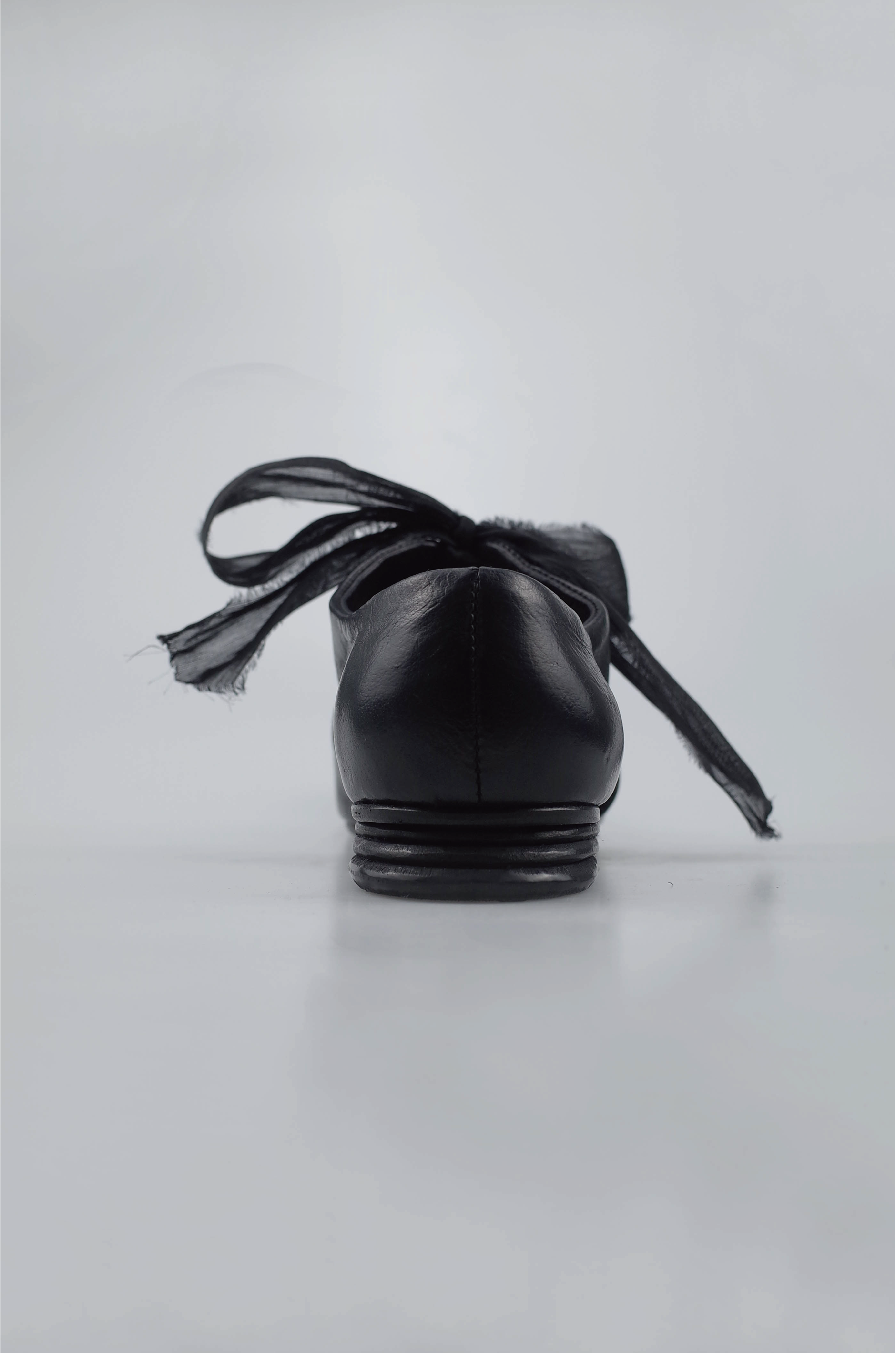 【在庫ある限り：サイズ36残り1点,50%OFF】Craftsman Made Leather100% Ribbon Flats (Black)